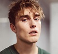 Sam Fender unveils first single of 2020 “Hold Out”