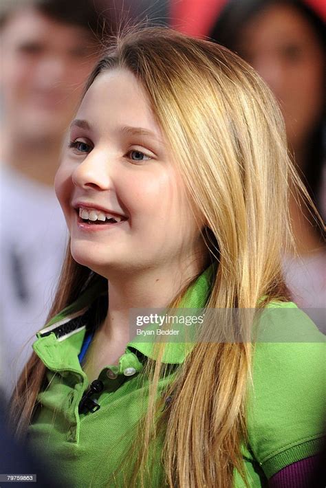 Actress Abigail Breslin Appears Onstage During Mtvs Total Request News Photo Getty Images