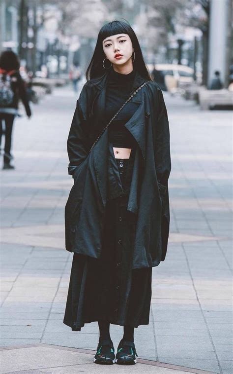 pinterest japanese culture and modern women fashion fashionista in all black outfit