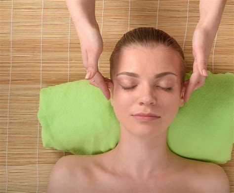 Premium Photo Beautiful Young Woman Getting Relaxing Head Massage