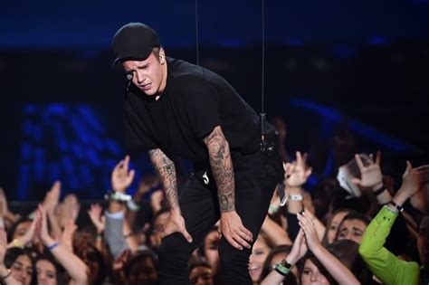 Justin Bieber Crying At The Mtv Vmas 2015 Popsugar Celebrity Photo 6