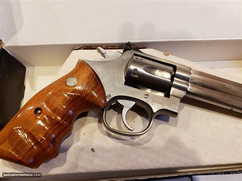 Smith And Wesson Model 648 No Dash 22 Magnum In Original Box