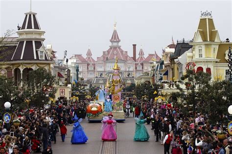 La Crisi Di Disneyland Paris Il Post