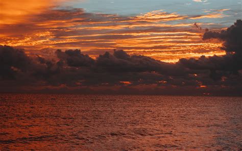Download Wallpaper 3840x2400 Sea Horizon Clouds Sunset Sky Ripples