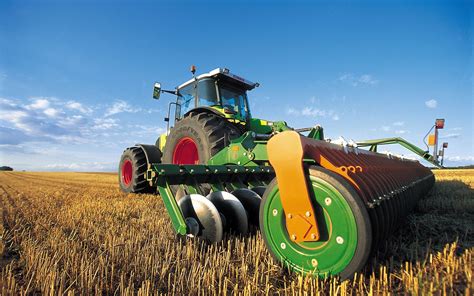Modern Agricultural Machinery Autumn Harvest Preview