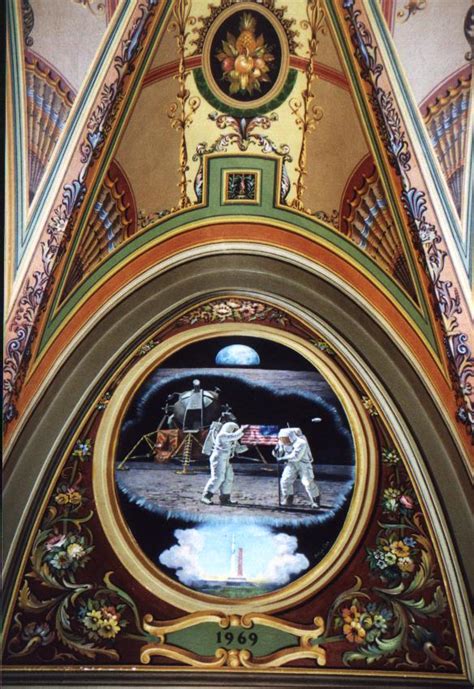 Space q capsule hotel, sydney: USA September 2000: Photographs