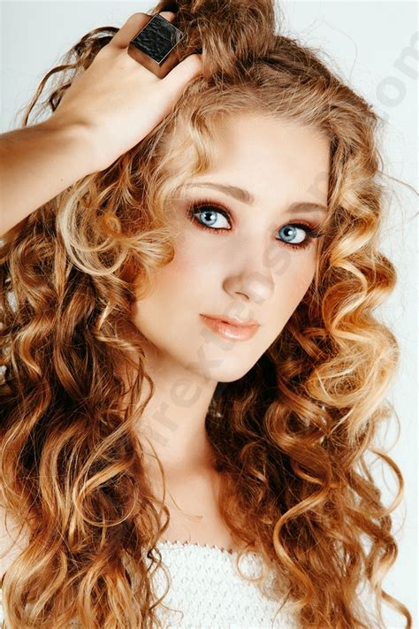 Blonde highlights is a must have trend, applicable for any base hair. Trending Top 5Hot Blonde Hair Shade | Braidhairextensions ...