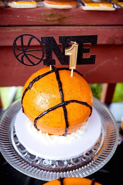 Basketball Smash Cake For First Birthday Livinglesh A Philadelphia Fashion And Luxe Lifestyle Blog