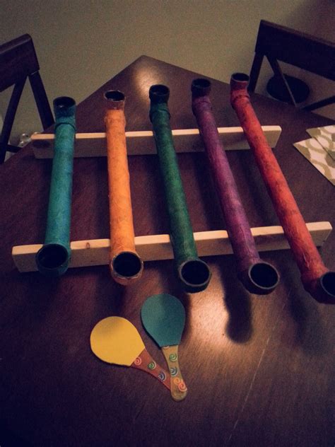 Making homemade musical instruments is such a fun activity, kids love getting involved with decorating them and then are so delighted to use them afterwards to make some music. Homemade musical instrument - thongophone | Yaratıcı, Müzik, Sanat
