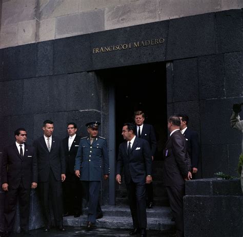 Kn C22573 President John F Kennedy Visits Monument To The Mexican