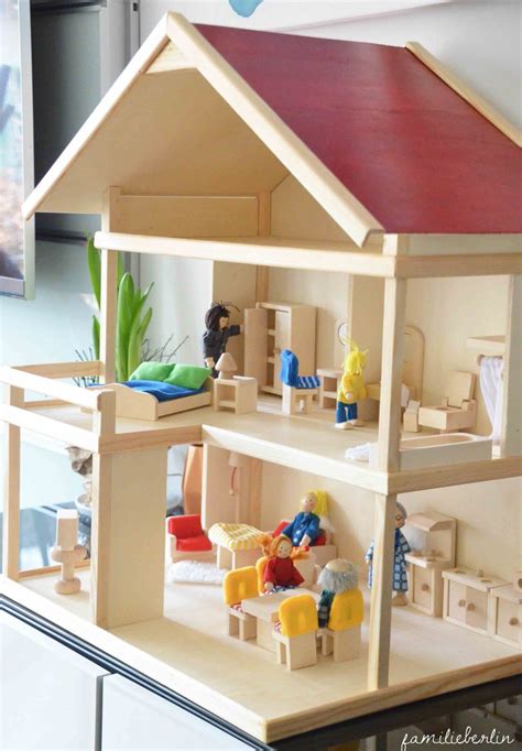 spielzeug inspiration ein selbstgebautes puppenhaus aus holz https