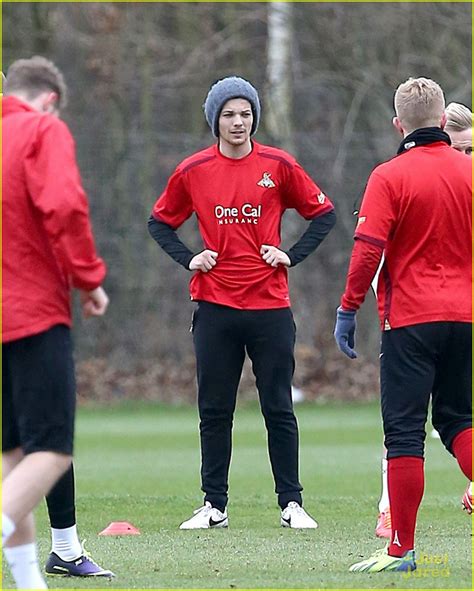 Louis Tomlinson Soccer Practice With Doncaster Rovers Photo 647009