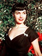 These Stunning Photos Prove Why Bettie Page Was the “Queen of Pinups ...
