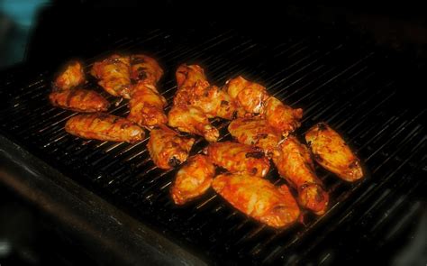 How to properly eat chicken wings. The Costco Quest: Bobby Flay's Ultimate Grilled Chicken Wings