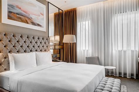 China Custom Made 5 Star Modern Luxury Hotel Bedroom Furniture Set