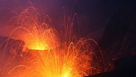 GeoLog Imaggeo On Mondays Double Strombolian Explosions At Mt Yasur