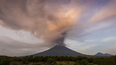 Thousands Evacuate Amid Bali Volcano Eruption