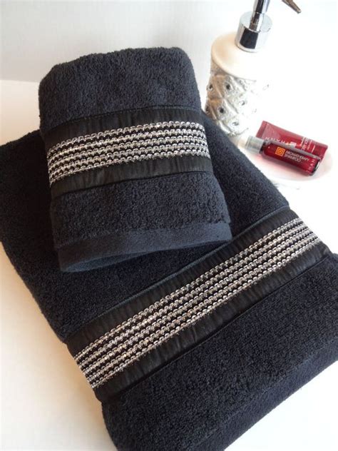 Black white bath towels are used to dry hands, either at home or in spas and hotels. Black and Silver, Rhinestone, towels, black towel, bath ...