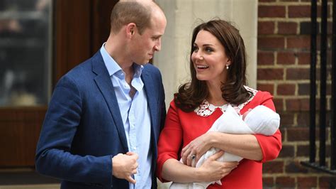 Herzogin kate und prinz william haben endlich den namen ihres dritten kindes verkundet und wir sind entzuckt. Hier treten Herzogin Kate und Prinz William mit ihrem ...