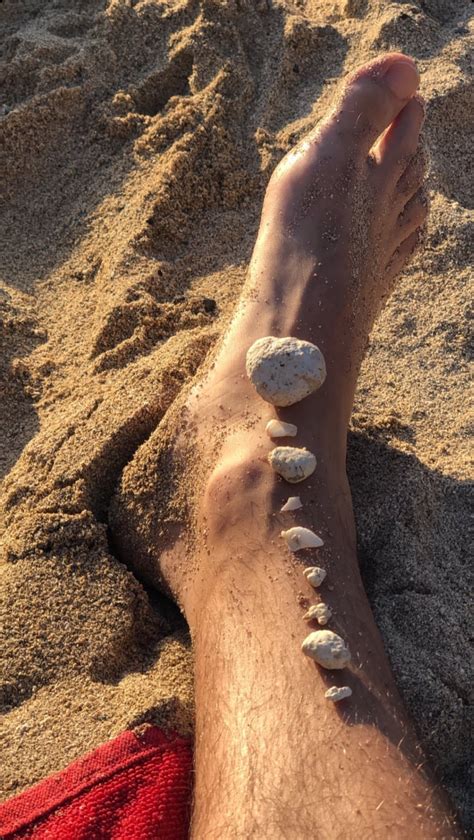 Manu Ríoss Feet