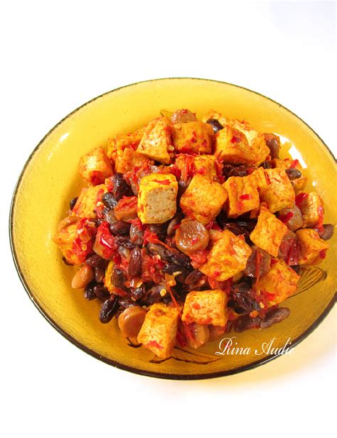 Pepes kakap bumbu bali bisa disantap untuk lauk makan malam maupun disimpan untuk sarapan besok. Balado Tahu Sosis dan Kacang Merah - D a p u r M a n i s