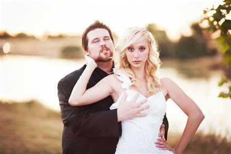 Make sandcastles, ponds, take pictures, relax and also tips to make great sandy memories. Hilarious wedding pose! Photo by @Heather Elizabeth | Wedding poses, Crazy wedding photos ...