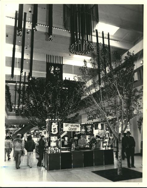 Vintage Staten Island Mall 16 Unique Photos Of The Retail Center As It