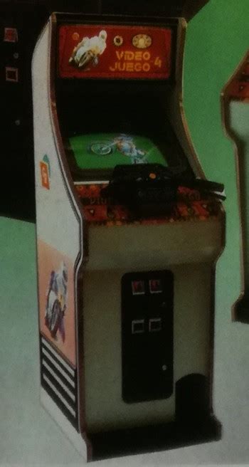 (año 1994, sega) 'daytona usa' fue el juego elegido por sega para estrenar la potente sega model 2 que daba luz a una nueva generación de máquinas recreativas. Video Juego 4 de Recreativos GR SA - Máquina recreativa