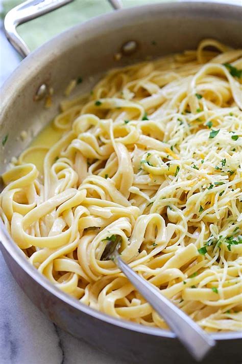 Impress yourself by making this super easy, creamy garlic prawn pasta. Creamy Garlic Parmesan Fettuccine - one-pot pasta with ...