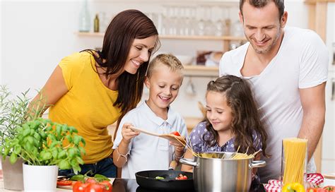 Beneficios De Cocinar En Familia La Constancia