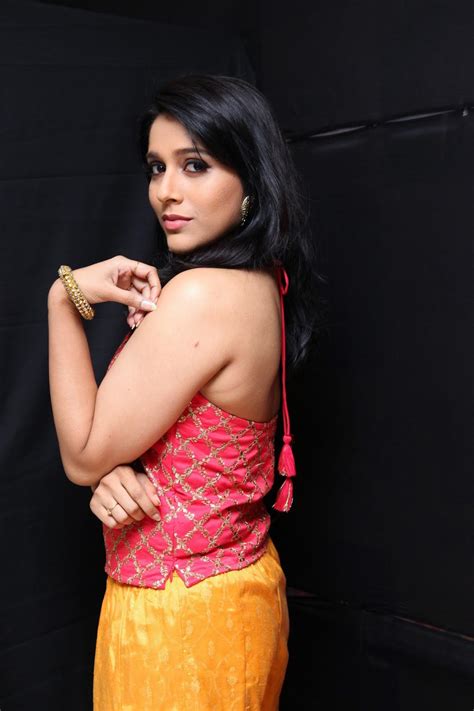 Beauty Galore HD Rashmi Gautam Posing Hot In The Store