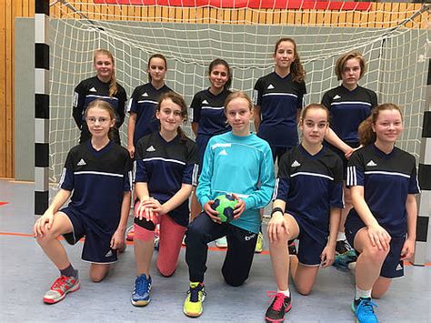 Der stuttgarter hatte sich im frühjahr mit dem coronavirus infiziert und seitdem nur wenige offizielle kämpfe bestritten. Jugend trainiert für Olympia - Handball Mädchen WK III ...