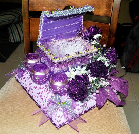 Memang semuanya warna purple, dan cream. Gubahan Hantaran Perkahwinan