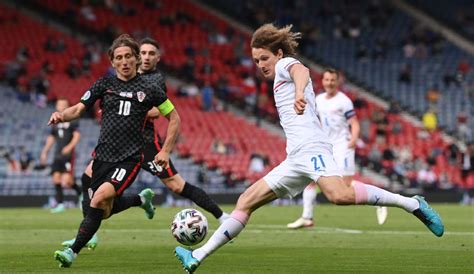 Tras ganar ese partido en los últimos instantes. Croacia vs República Checa: Croacia y República Checa ...
