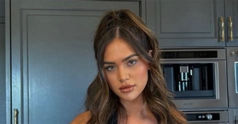 Love Islands Anna May Robey Sends Her Fans Wild After She Goes Braless Under Corset Trendradars