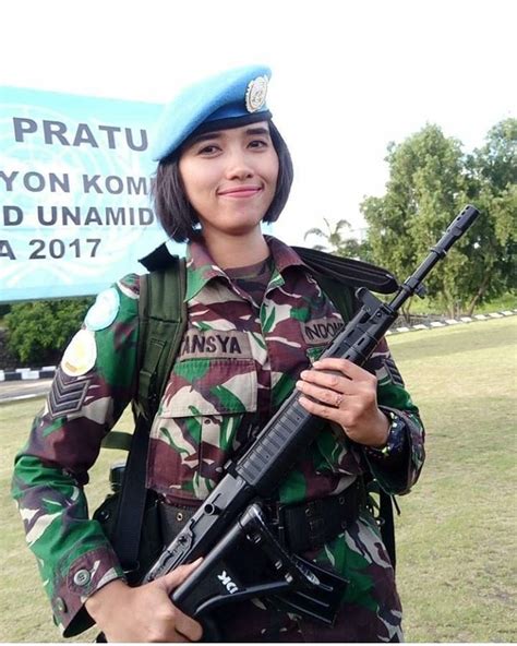 Pin Oleh Puspita Di Aparat Prajurit Wanita Pejuang Wanita Militer