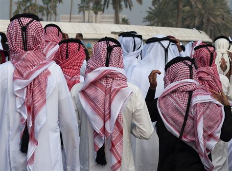 Les Vêtements Traditionnels Des Emiriens En Arabie Saoudite Arabie Saoudite
