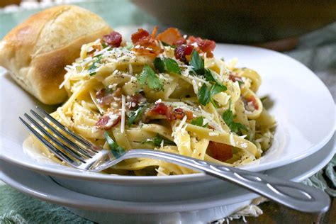 Сыр натереть на мелкой терке. Quick Pasta Carbonara - What the Forks for Dinner?