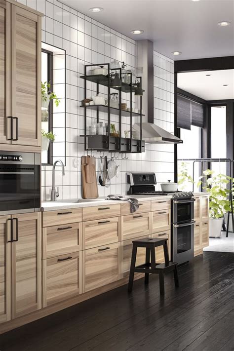 Banyak jasa desain & pembuatan kitchen set minimalis yang tahu soal ini, sehingga trend kitchen set minimalis juga terus dipilih sebagai juaranya. 20 Desain Kitchen Set untuk Rumah Minimalis