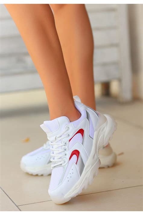 Ejda Beyaz Cilt Kırmızı Detaylı Spor Ayakkabı Tarz Topuklar