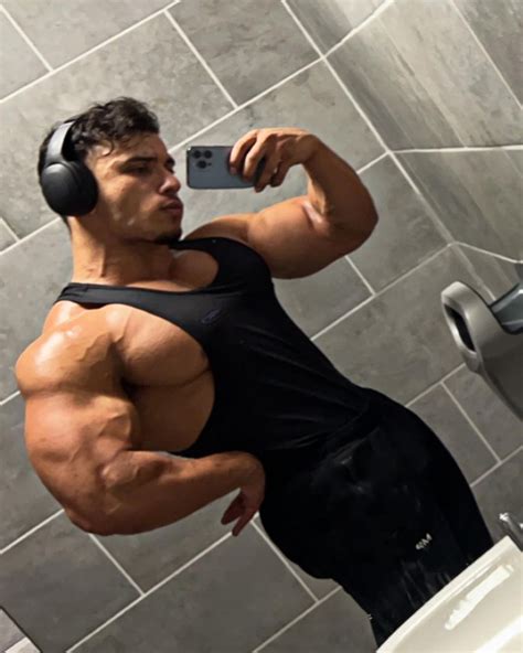 19 Year Old Bodybuilder Zramdani Rclothedmuscle