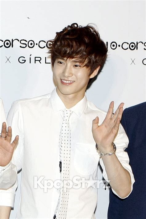 Exo Ks Charismatic 6 Member Boy Group At10 Corso Como Seoul