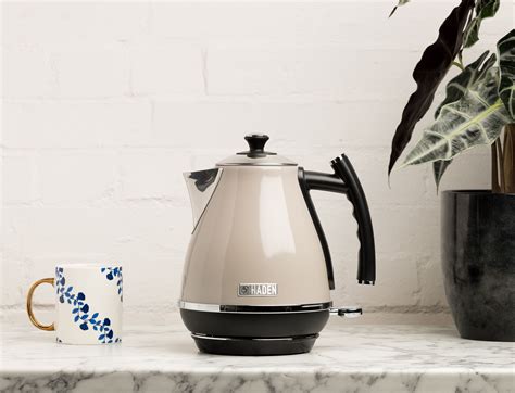 Painted glossy sage green, this stainless steel electric kettle inspired by traditional british homes, haden updates the stalwart electric kettle with modern hues. Haden Cotswold 1.7 Liter Stainless Steel Electric Tea ...