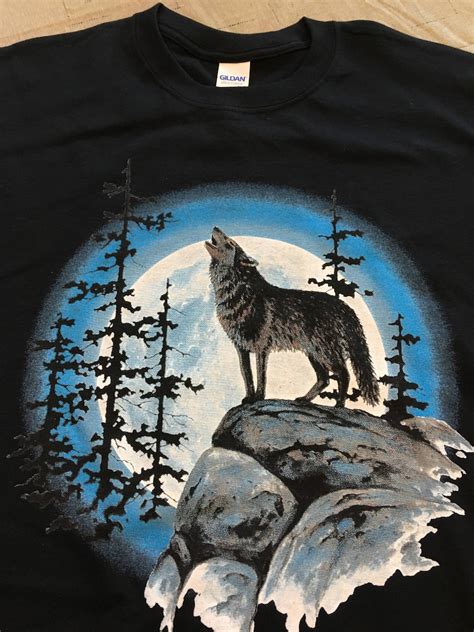 Wolf Shirt Wolf Howling At The Moon T Shirt Quilt Fabric Etsy