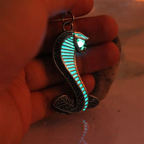 Glowing Cobra Glow In The Dark Luminous Keychain Pendant Gems Aglow