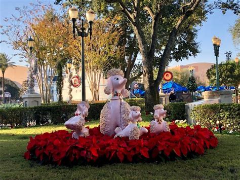 Disneys Hollywood Studios Welcomes Christmas With A Flurry Of Fun
