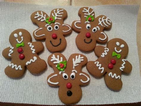 These gingerbread cookies are soft and chewy without being crumbly. Gingerbread men in the Thermomix reindeer gingerbread ...