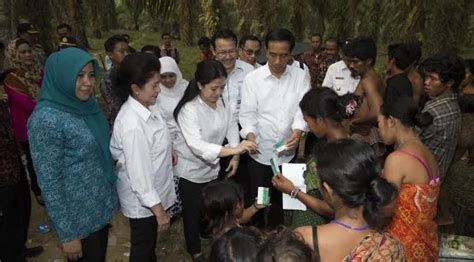 Jokowi Menjadi Presiden Pertama Yang Temui Orang Rimba Berita Terkini