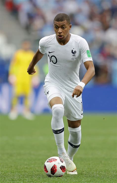 Check out his latest detailed stats including goals, assists, strengths & weaknesses and. Kylian Mbappe - Kylian Mbappe Photos - Uruguay vs. France: Quarter Final - 2018 FIFA World Cup ...