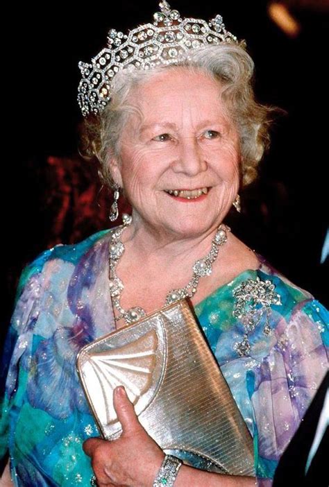 Qm In The Greville Tiara And A Bright Floral Gown Queen Mom Queen
